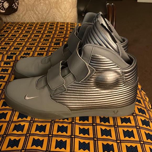 Nike - Picture 3 of 3